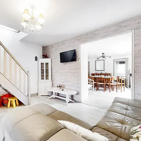Stunning In With Kitchen